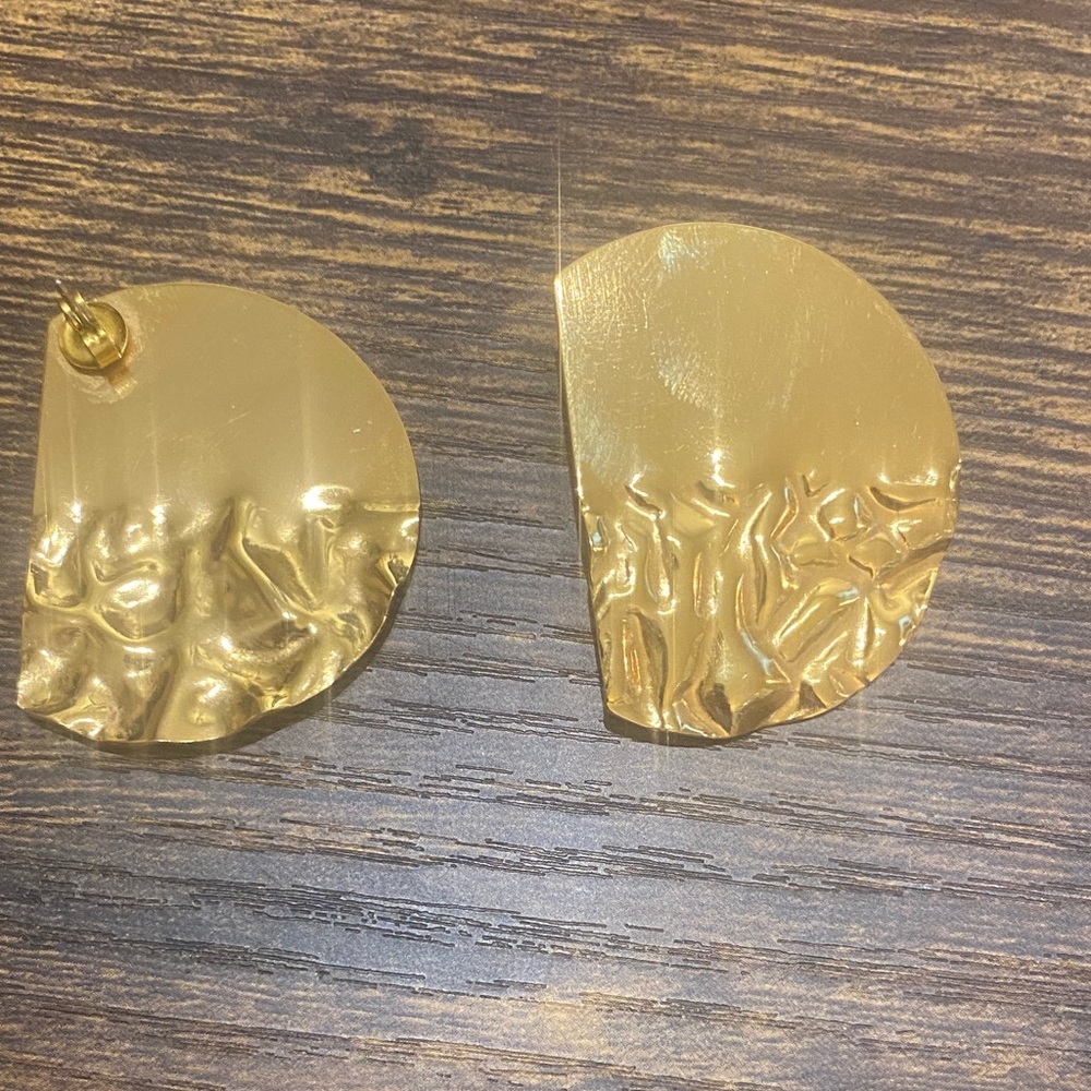 Biko gold disc earrings - Picture 3 of 5